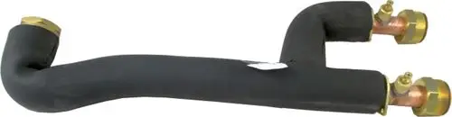 Rücklaufleitung für eine Wärmepumpe, gefertigt aus flexiblem Material mit Metallanschlüssen. Geeignet für Anwendungen von Wolf.